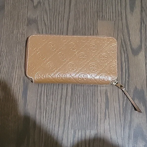 Tory Burch Wallet - Picture 8 of 8